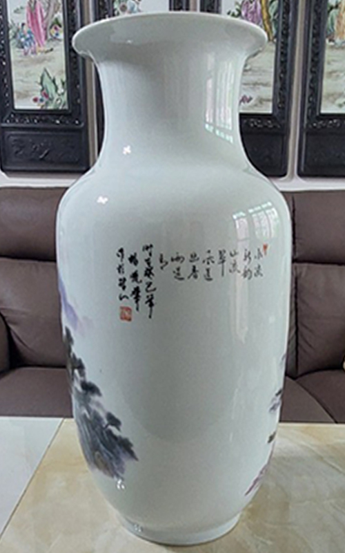 粉彩山水大燈籠瓶的第3張圖片